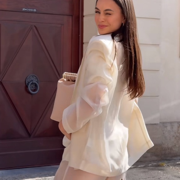 ❗️PRICE FIRM❗️ H&M EDITION OVERSIZED SHEER BLAZER SIZE M - Picture 13 of 16